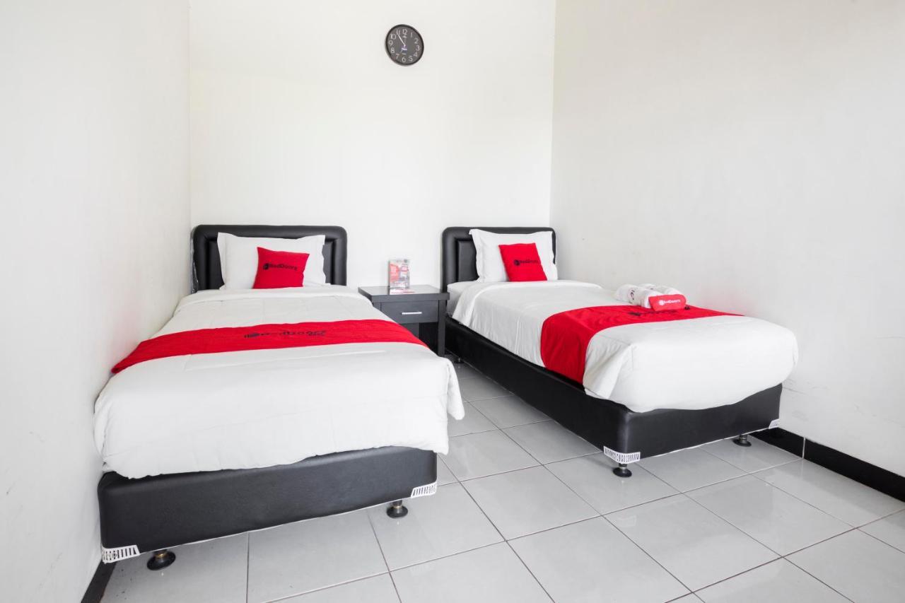 Reddoorz Plus @ Purwodadi Pasuruan Exteriér fotografie