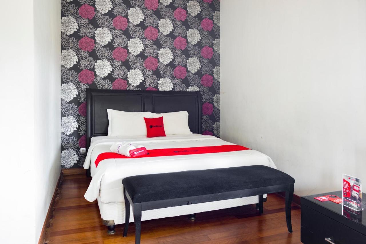 Reddoorz Plus @ Purwodadi Pasuruan Exteriér fotografie